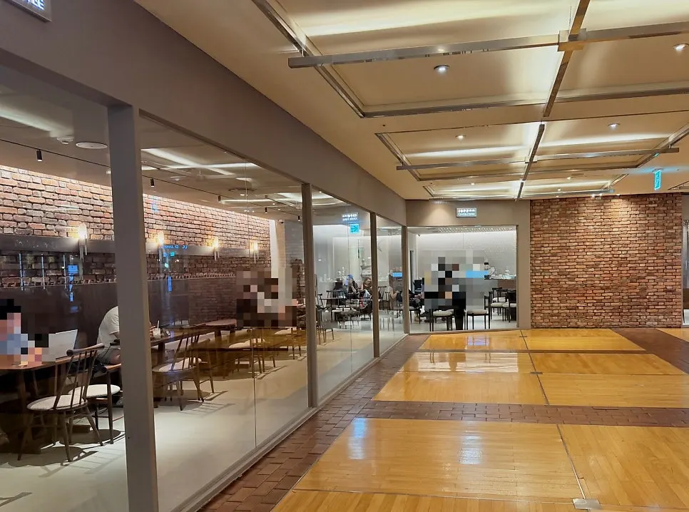 Storefront view of Center Coffee Gwanghwamun