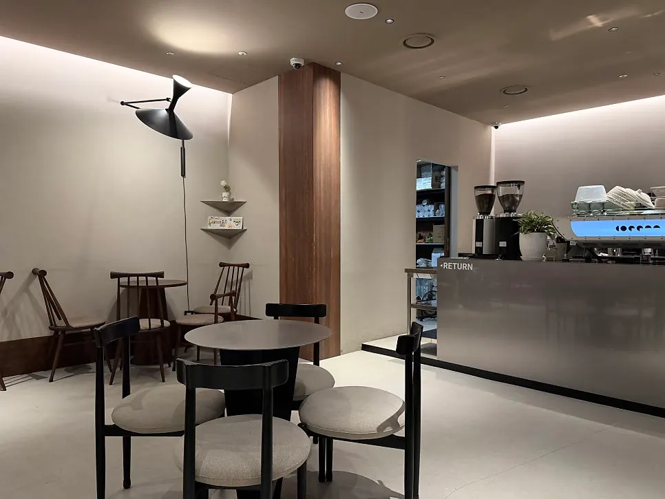 Widely spaced tables at Center Coffee Gwanghwamun