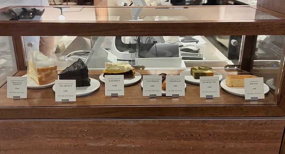 Dessert display case at Center Coffee Gwanghwamun