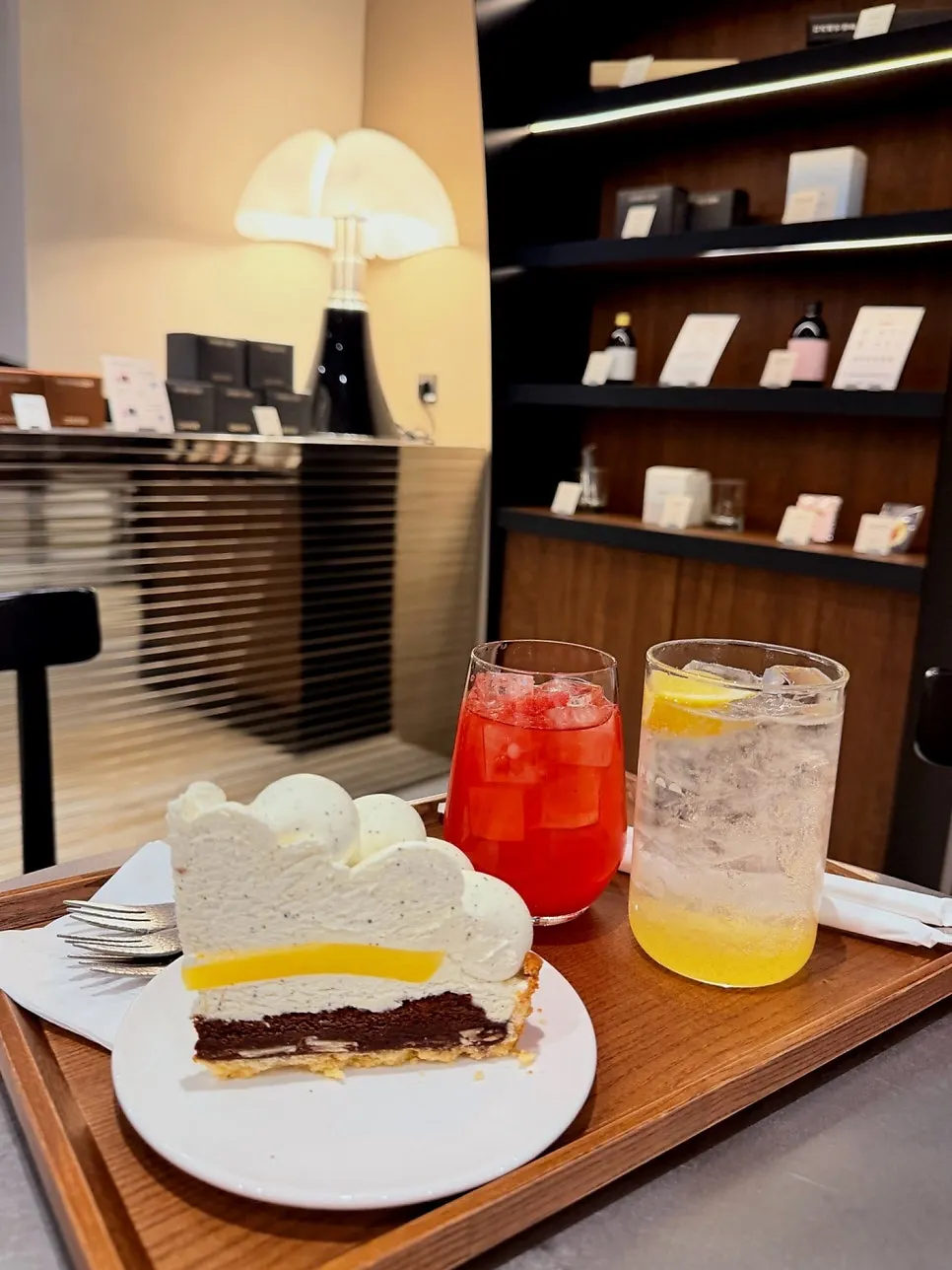 Ordered Earl Grey lemon tart with two drinks