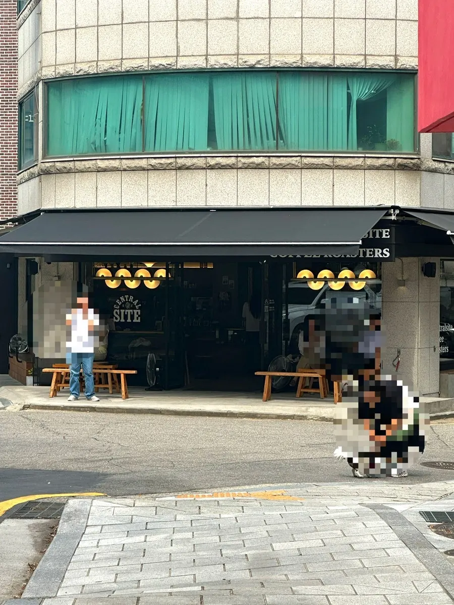 합정역 골목의 센트럴사이트 합정점 가는 길