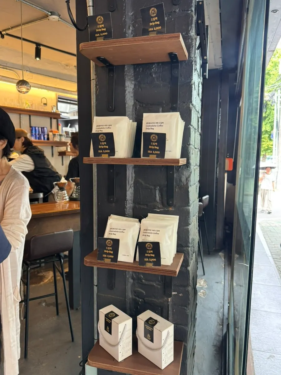 Brewing bar with over 10 bean varieties including Geisha