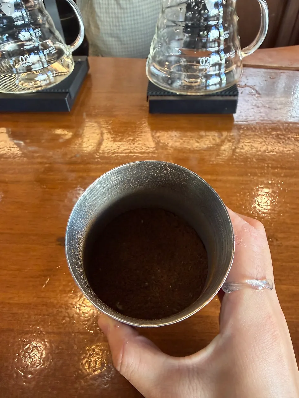 Preparing the ordered beans at the brewing bar