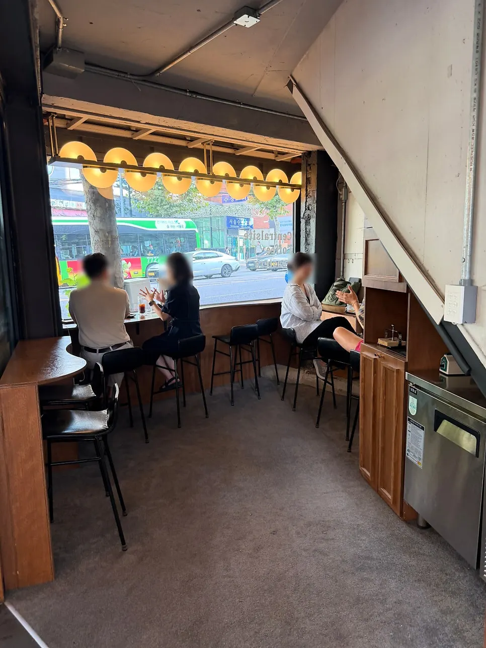 First floor with ordering area and brewing bar