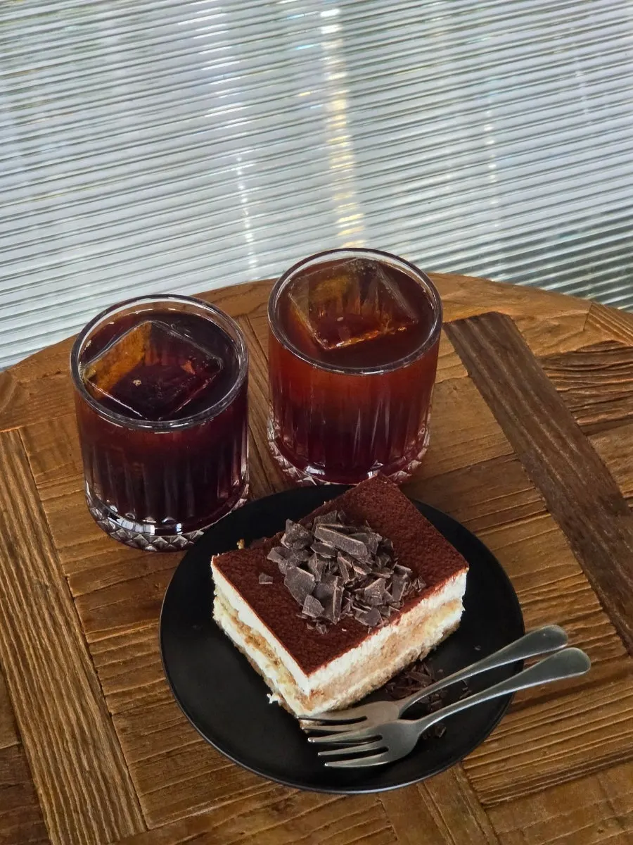 센트럴사이트 연남점 내부 마무리 컷