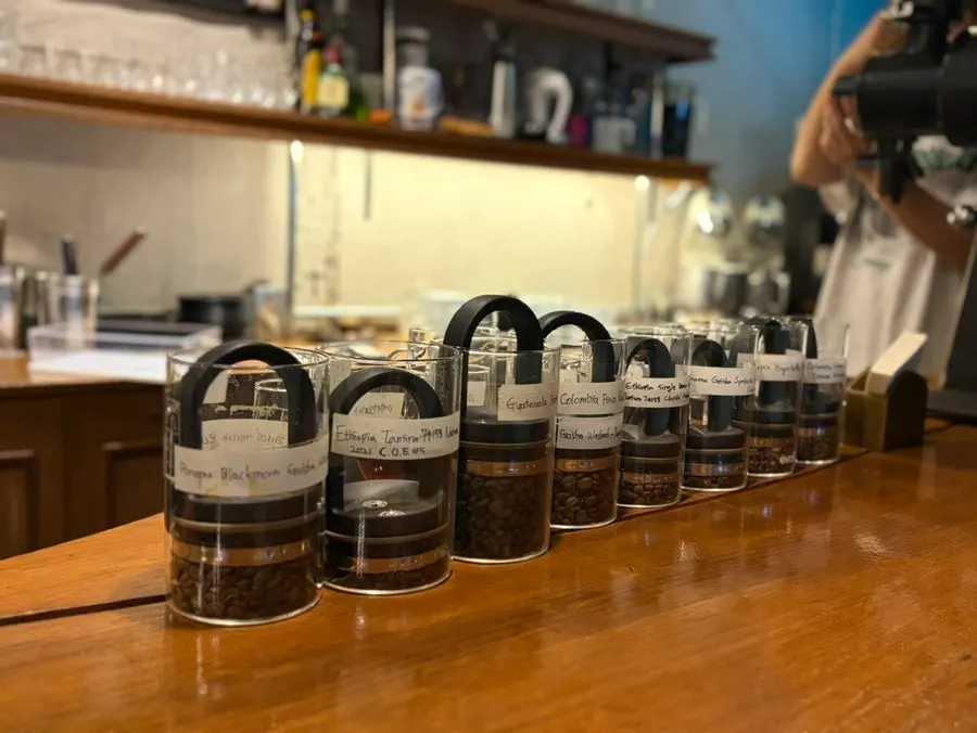 Smelling coffee extracted on the first floor