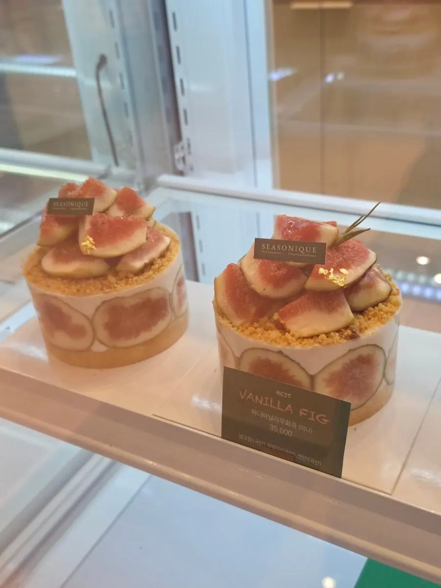 Sijeunikeu cakes before packaging