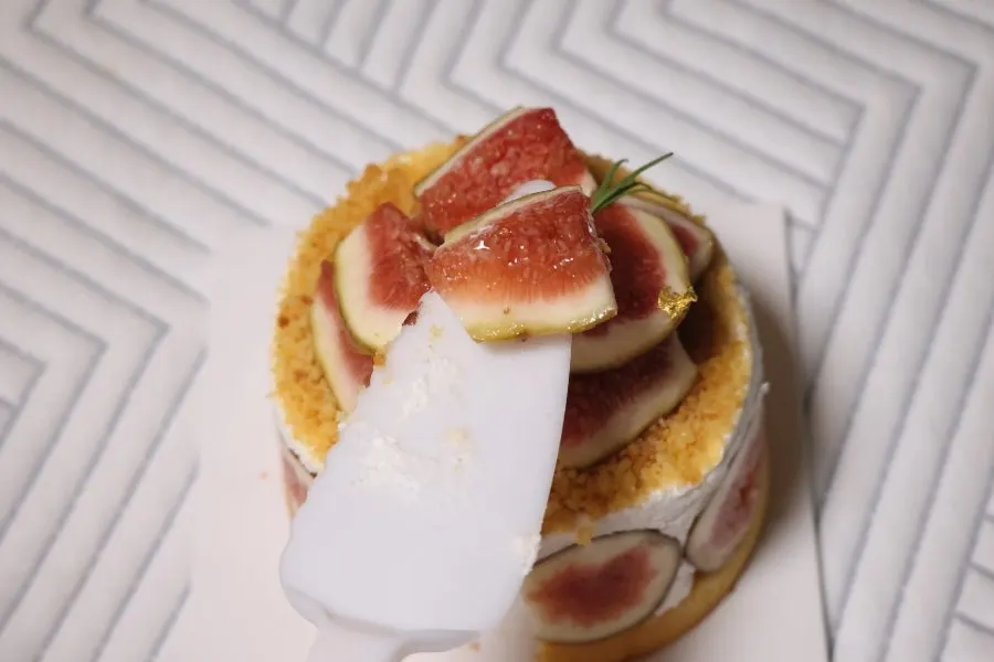 Top of the cake with figs