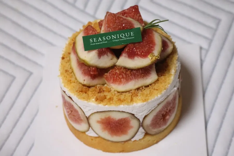 Fig mini cake for a small celebration