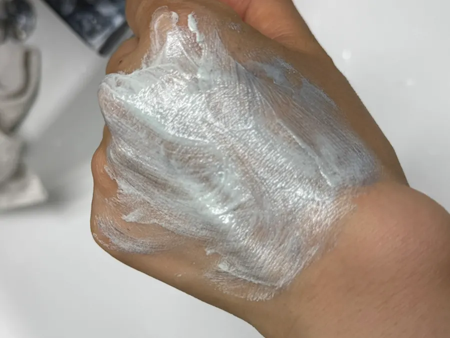 Clay pack texture after changing color while rubbing