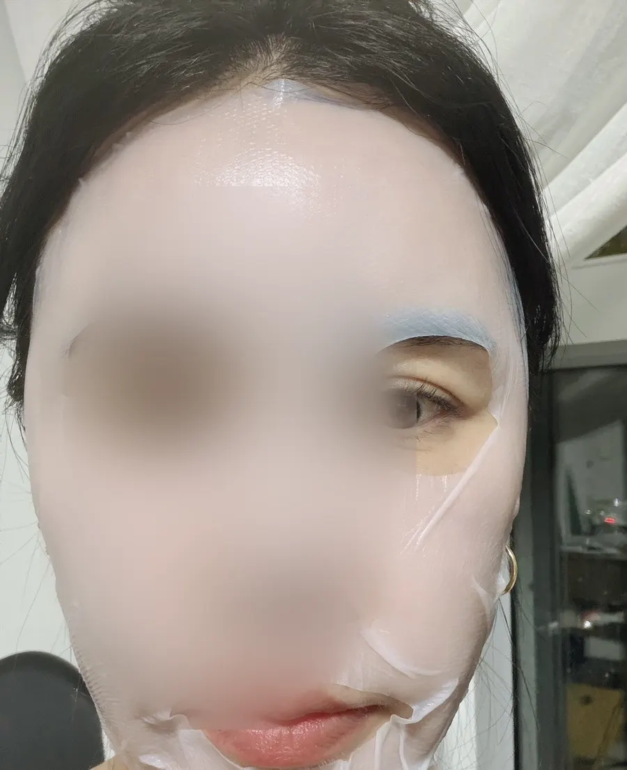 Checking the skin texture around the nose after using the patch