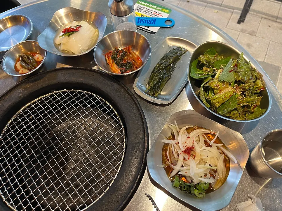 Basic side dishes: baek-kimchi, pa-kimchi, and myeongi-namul