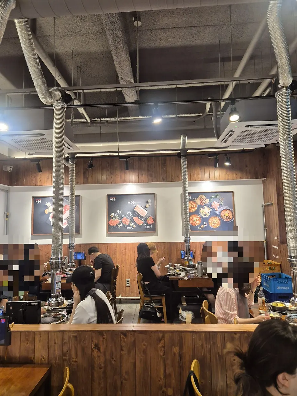 可容納團體聚會的深山風多山站店座位