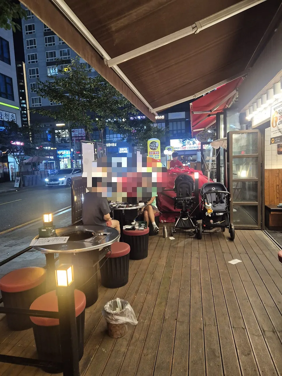 舒適的店內氛圍與桌位配置