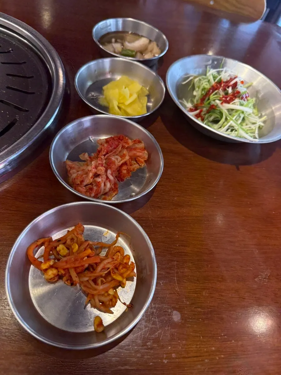 양파절임 콩나물 파채 등 기본 반찬