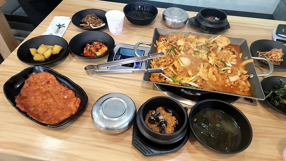 차가네쌈밥 제육쌈밥 메뉴판