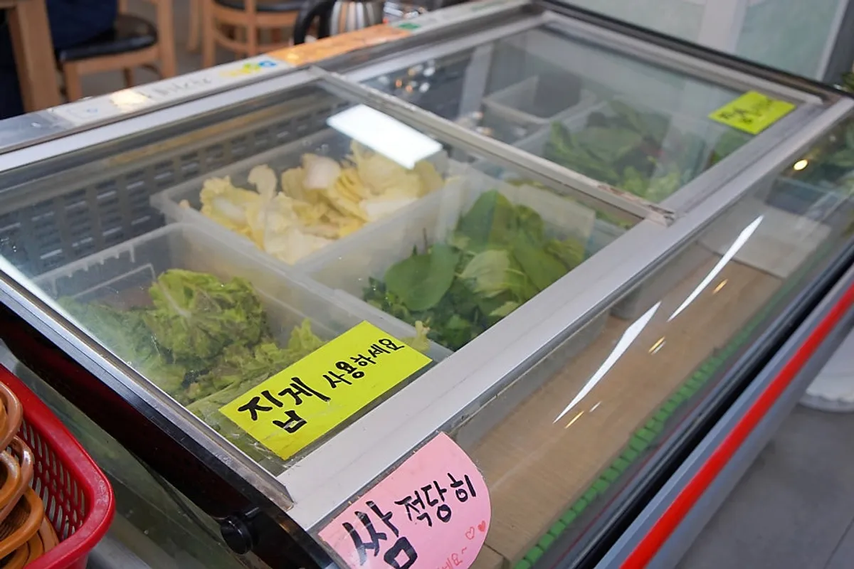 여러 종류의 쌈채소 무한리필 셀프바