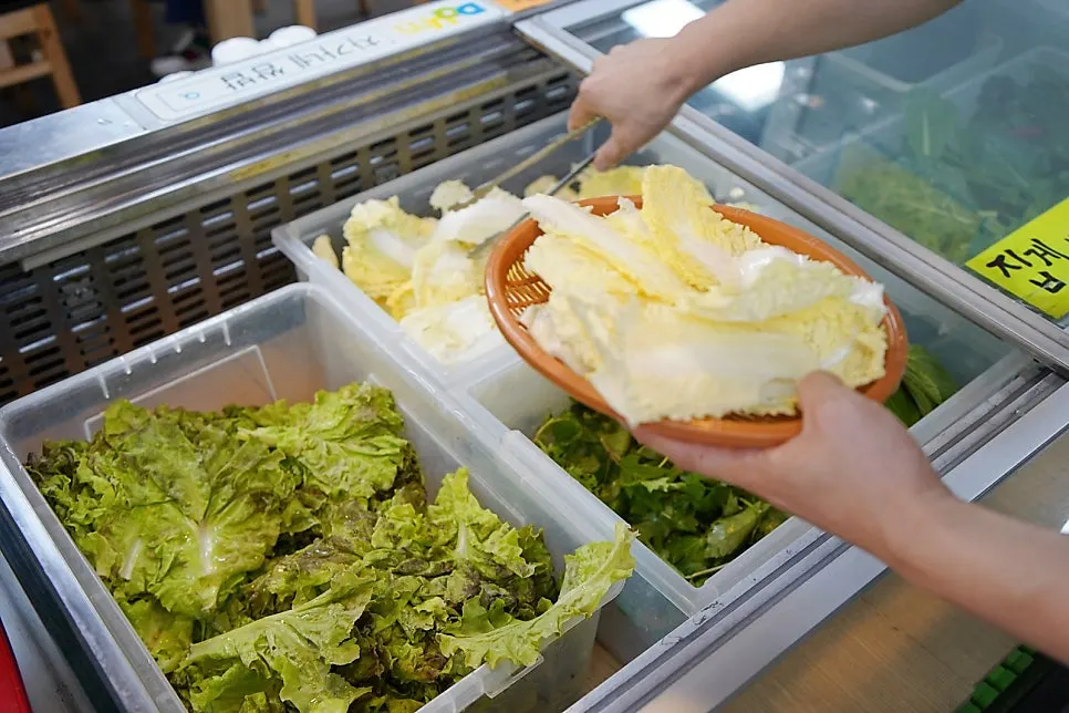 A plate of ssam vegetables brought back to the table