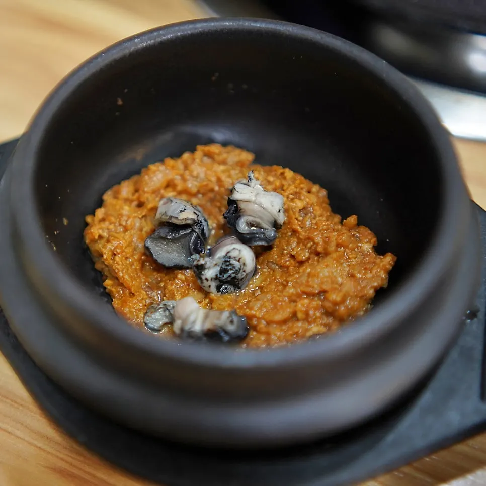 Ssamjang with mud snails and seaweed soup