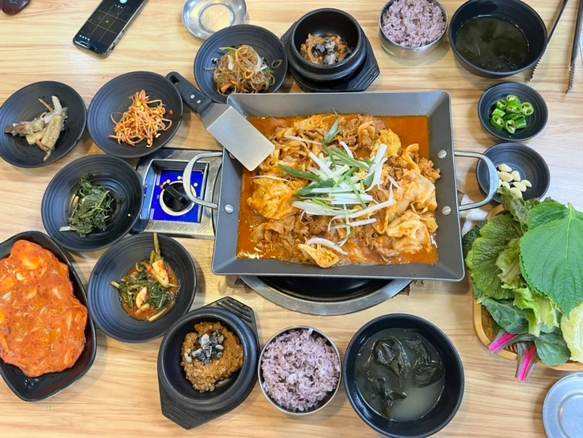 Chagane Ssam Bap's pork ssam bap full table spread