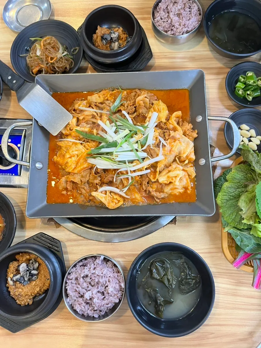 Kimchi pancake, japchae, and other banchan