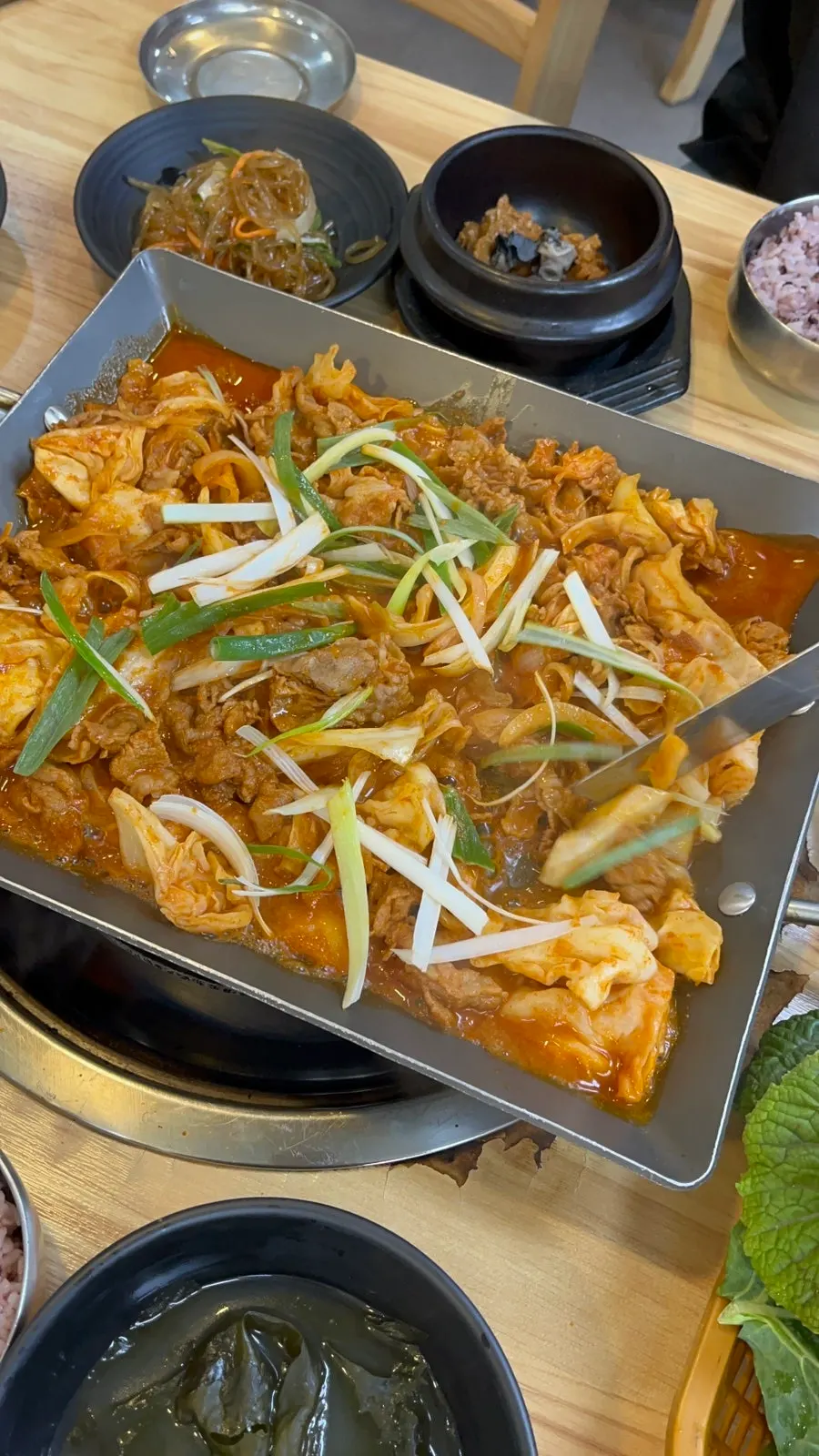 Stir-fried pork served on a hot plate