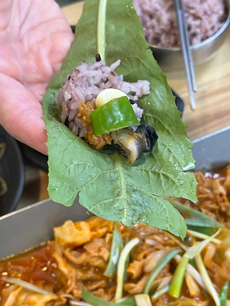 One bowl of ureong ssamjang served per person
