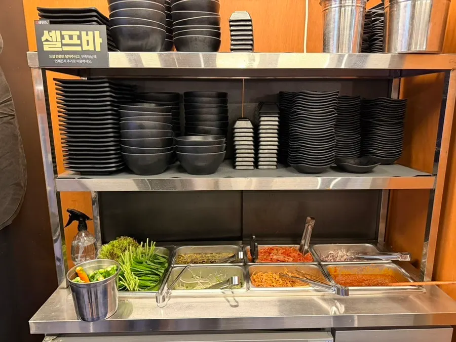 Self-serve bar at Cham Dwaejitgan Dujeong Branch