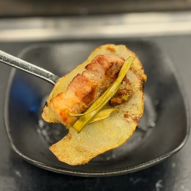 Potato wrap topped with grilled meat