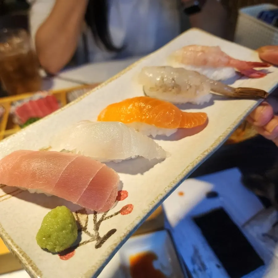 김에 싸 먹는 참치회 한 점