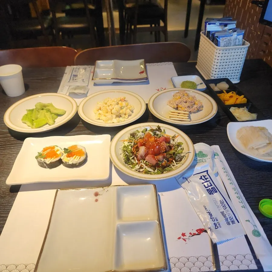 참치야 사이드 메뉴 상차림