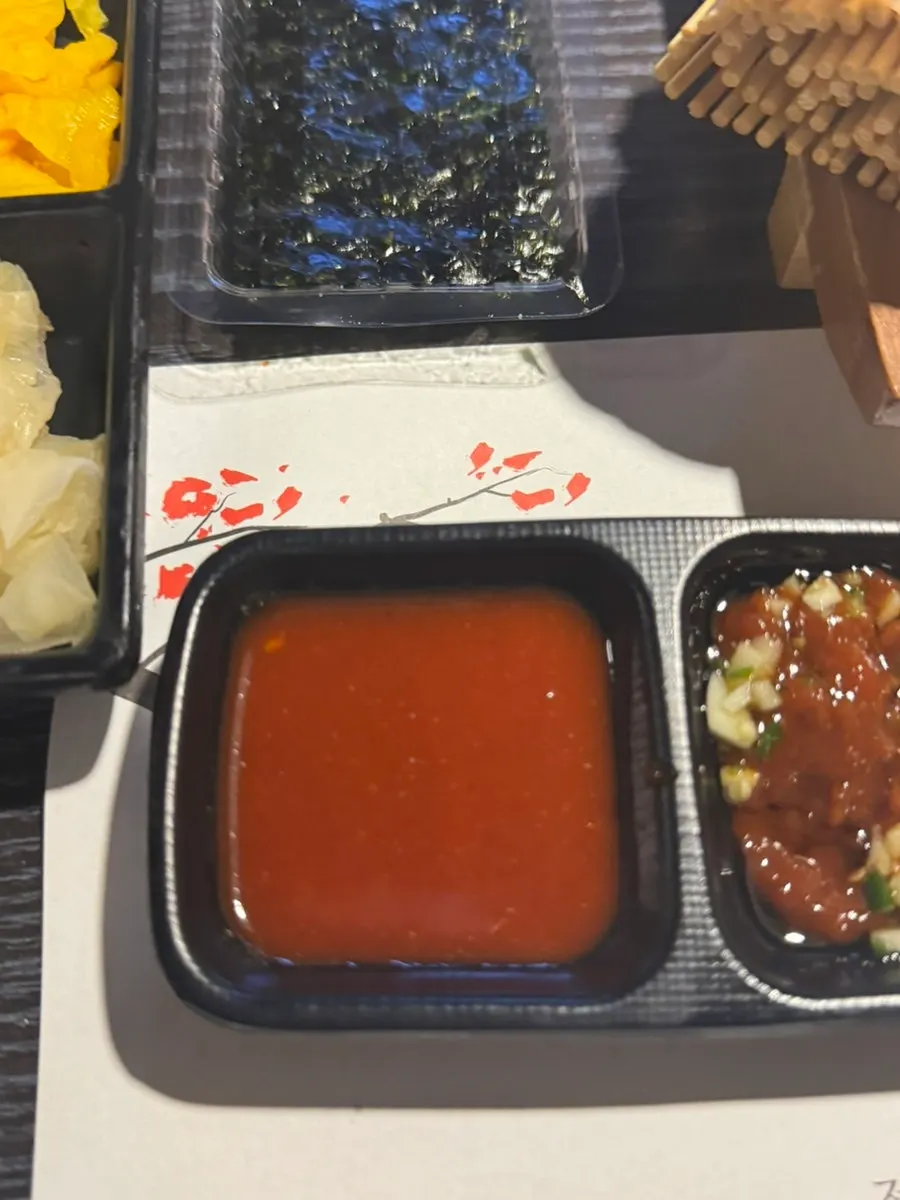 무순과 레몬이 곁들여진 숙성회