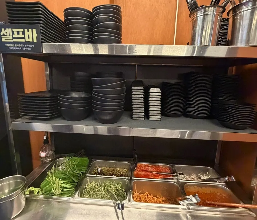 Cham Dwaejitgan's self-bar stocked with vegetables