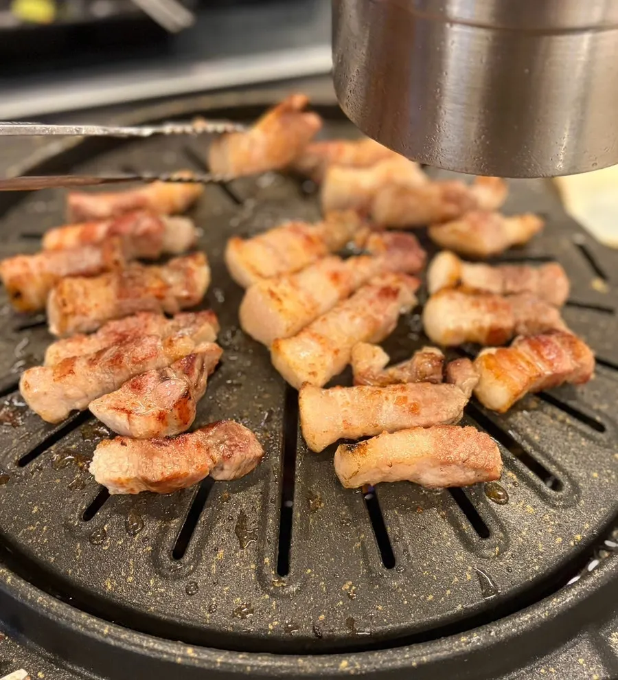 Golden-brown grilled pork belly and grilled kimchi