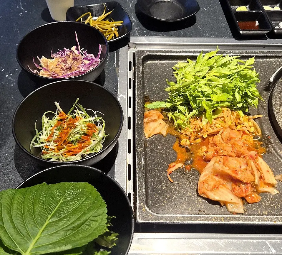 Price list for Cham Dwaejitgan's pork cuts