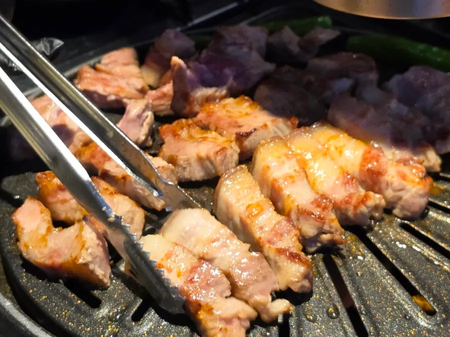 Perilla leaf wrap with meat and grilled kimchi