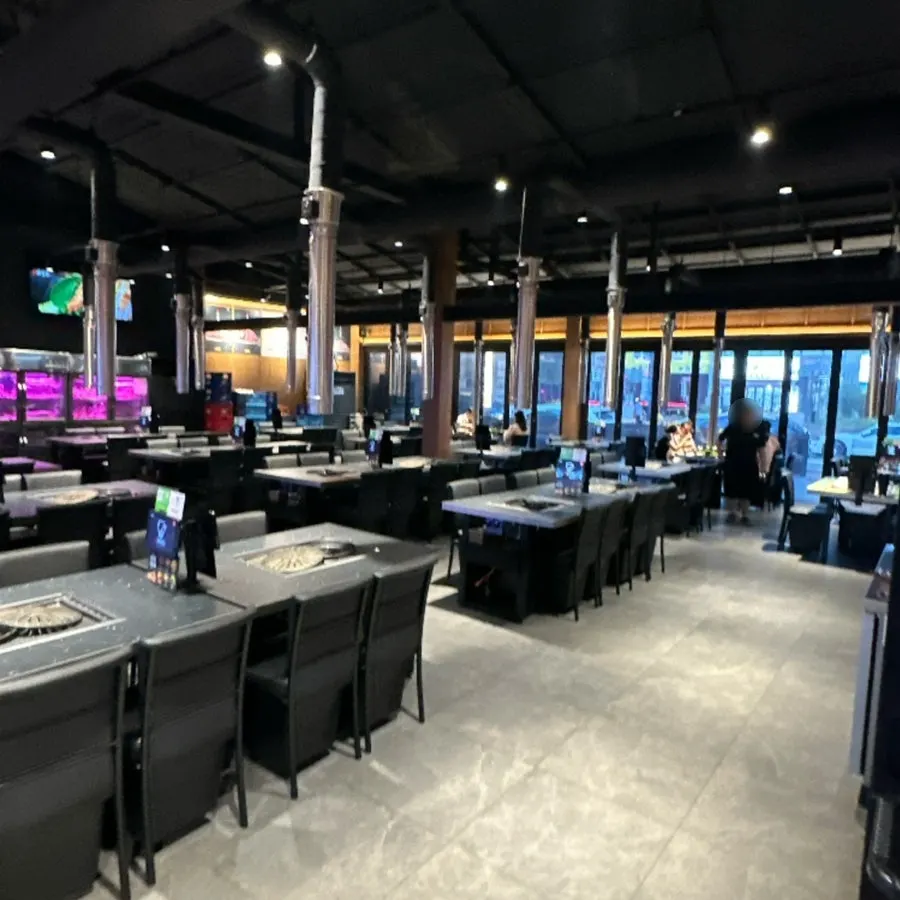 Group seating available in the Cham Dwaejitgan dining hall