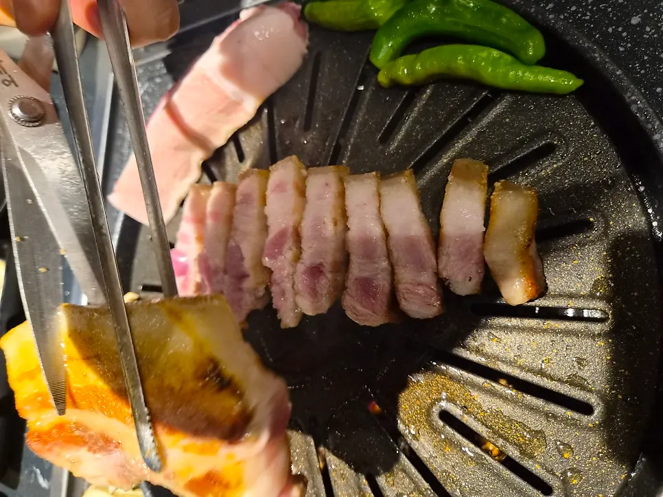 Ogyeopsal cut into easy-to-eat pieces
