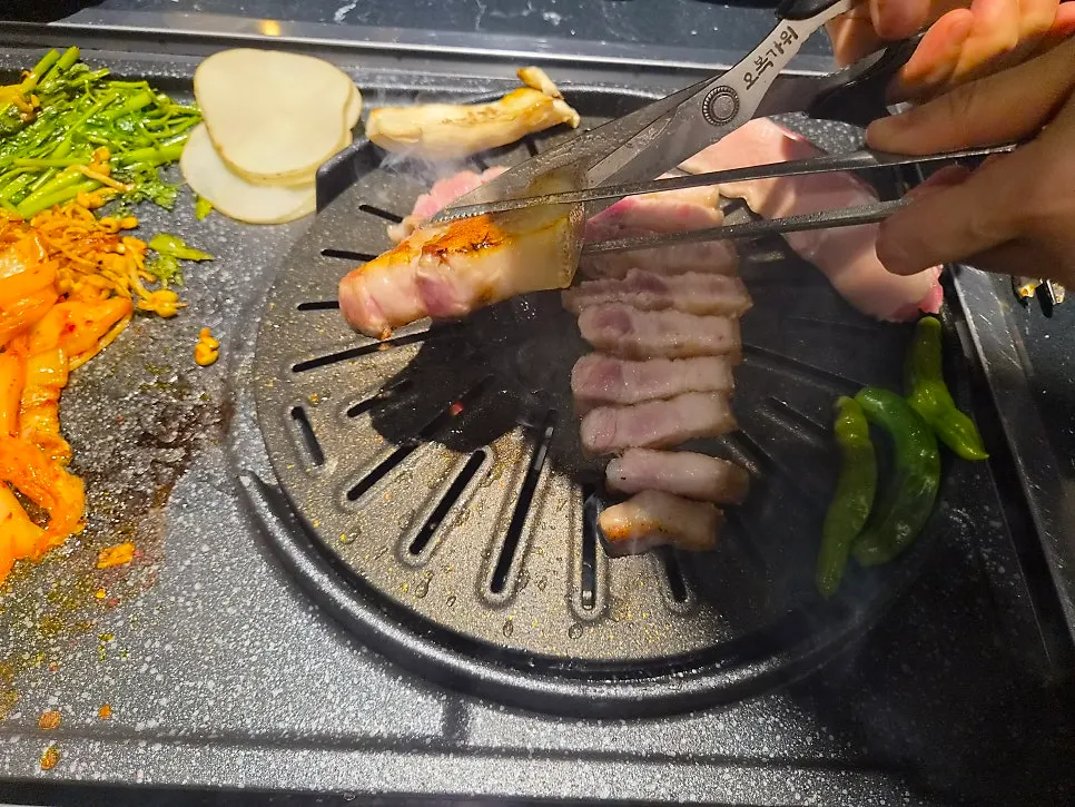 Thick, golden-browned black pork ogyeopsal