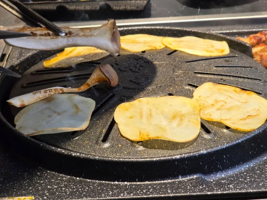 Sliced potato being grilled on the plate