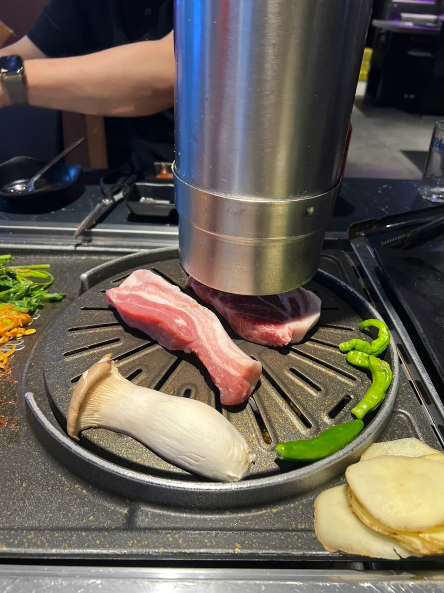 고기 기다리며 마신 시원한 테라 맥주