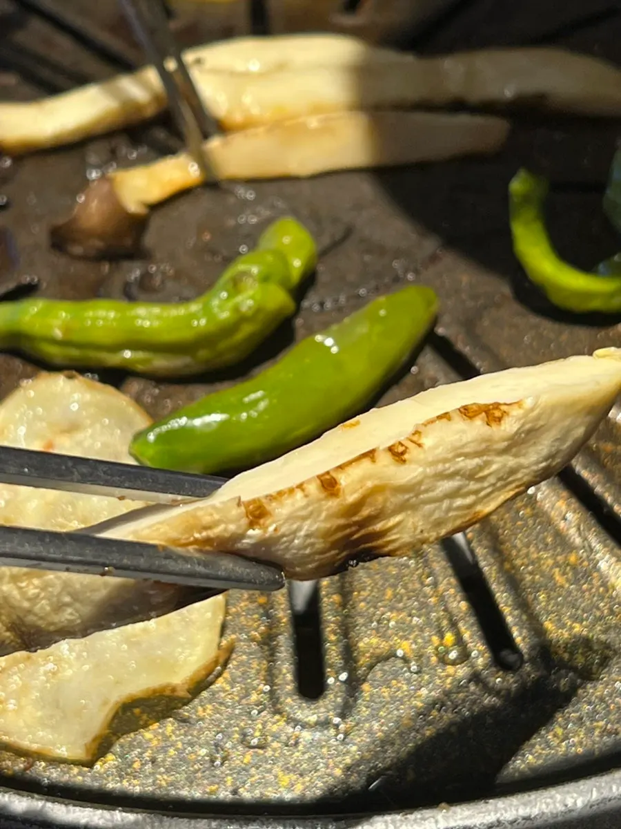상추 깻잎에 싼 삼겹살 쌈