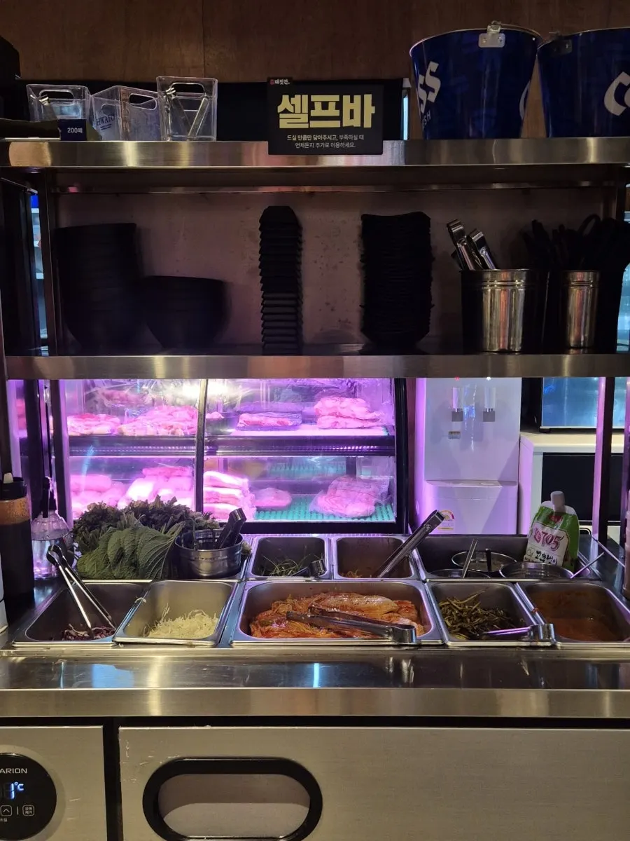 Side dish corner at the Cham Dwaejitgan self-serve bar