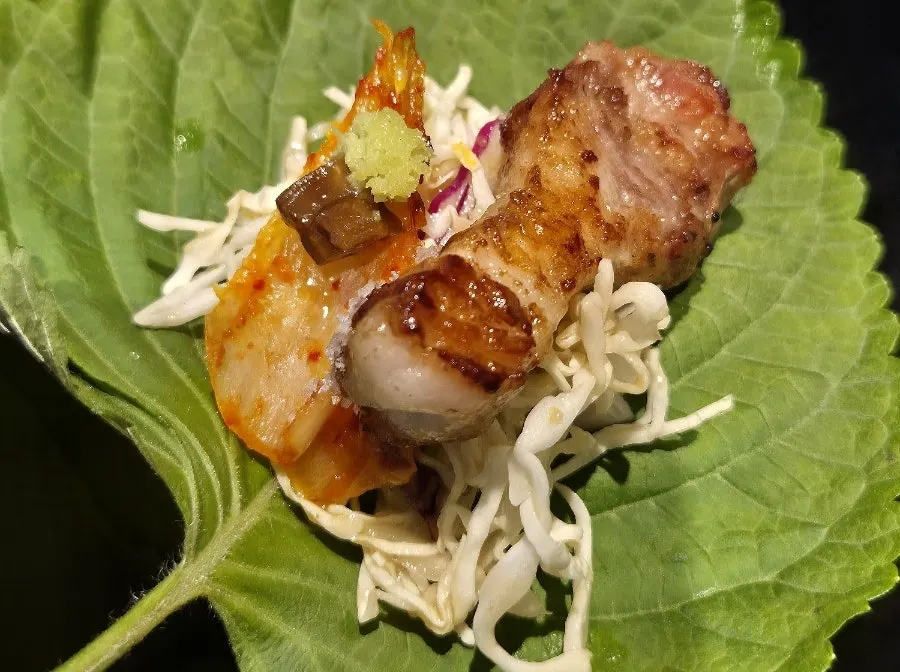 Grilled pork belly eaten with bean sprouts