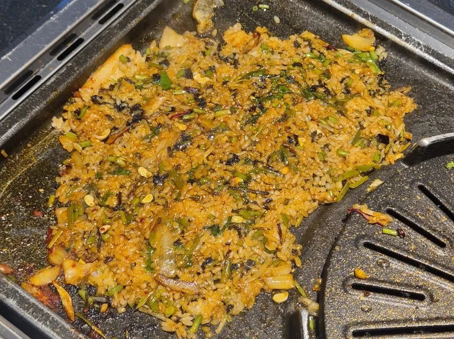 Fried rice eaten to finish the meal at Cham Dwaejitgan