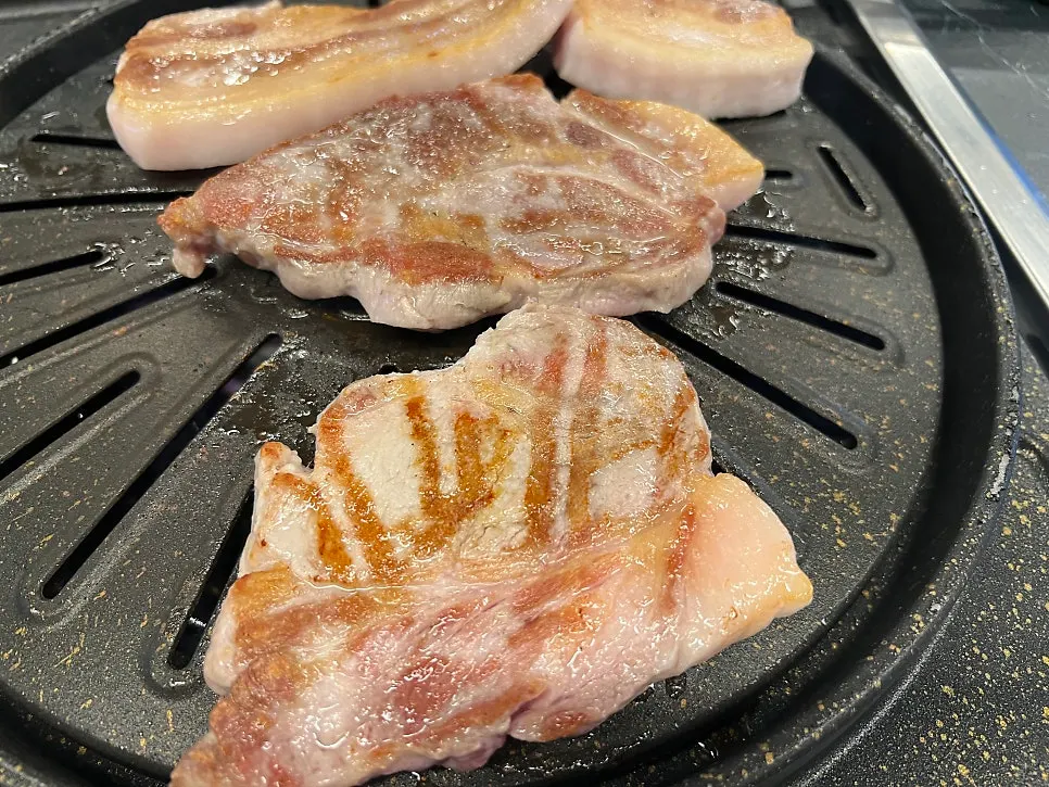 버섯과 감자, 꽈리고추를 함께 구운 불판