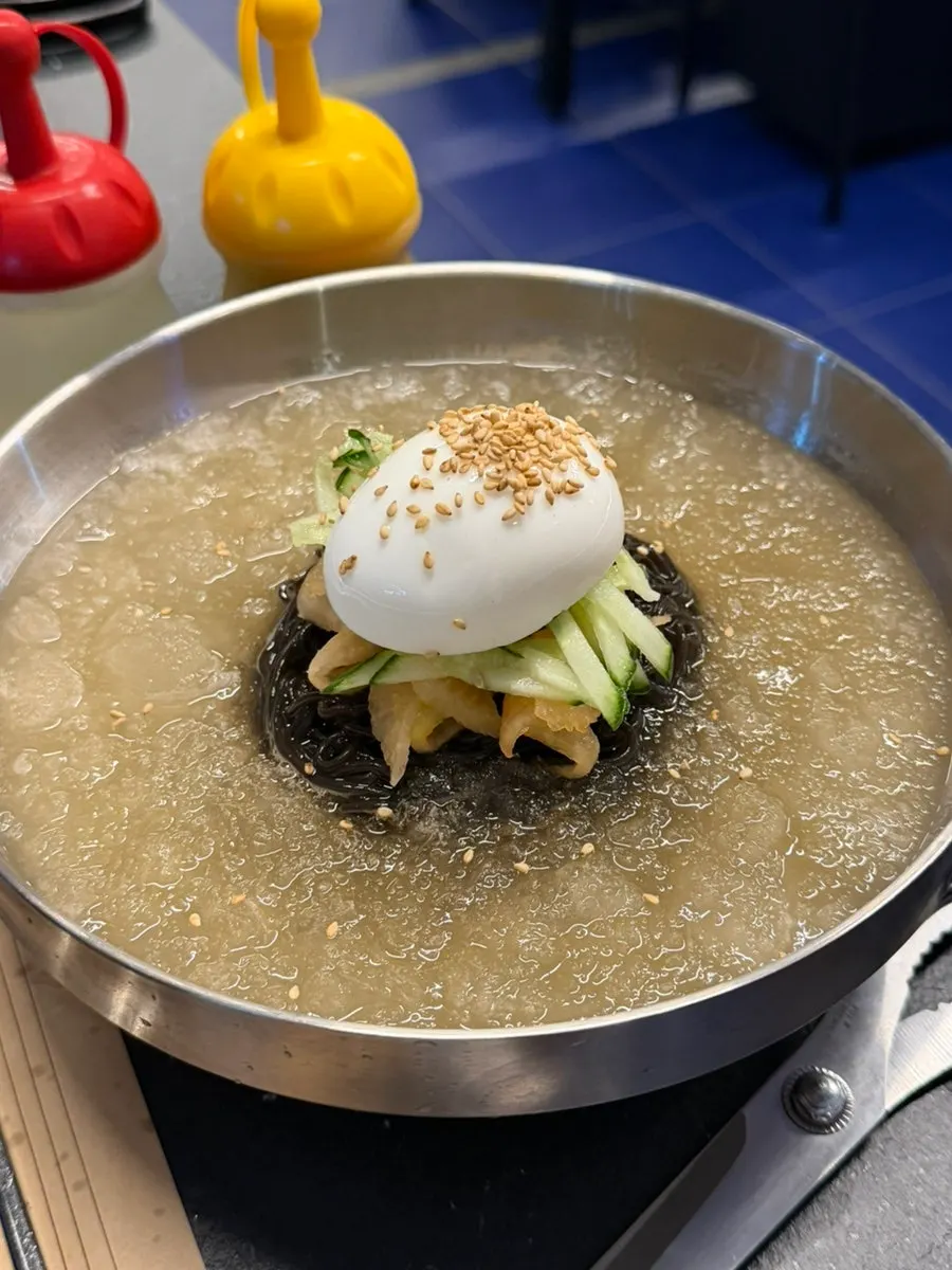후식으로 주문한 냉면