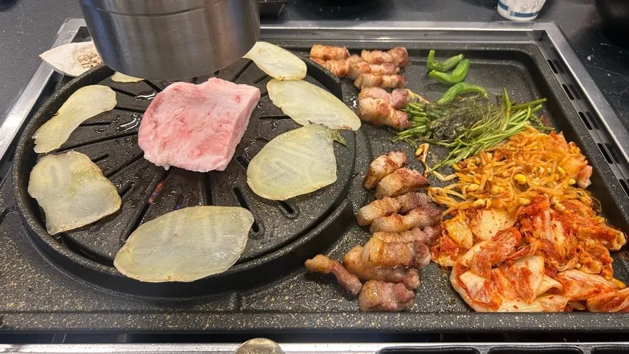 바삭하게 구운 감자 슬라이스 쌈