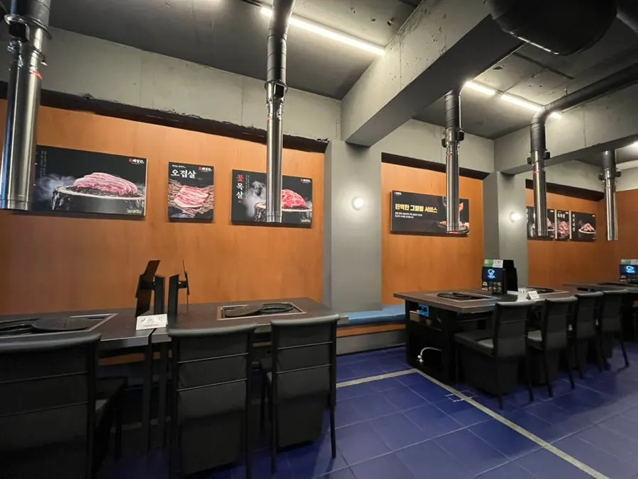 Table seating at Cham Dwaejitgan Cheonan Dujeong Branch
