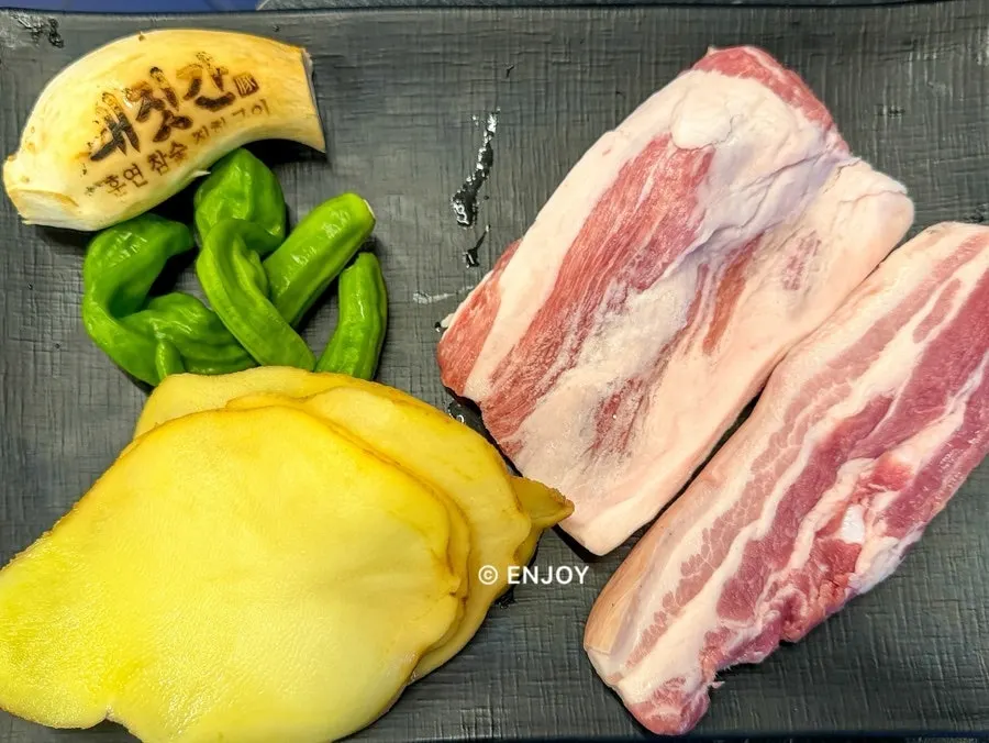 Thick-cut slices of gabrisal and ogyeopsal